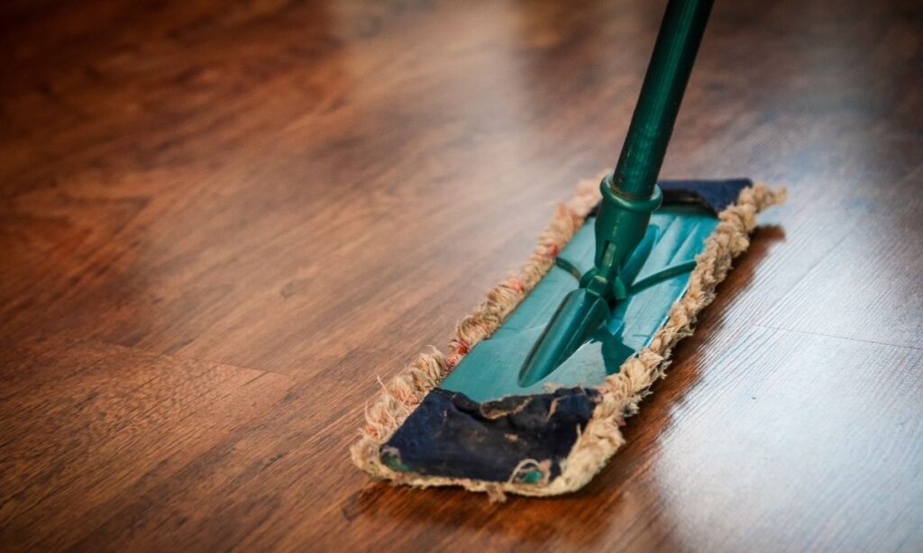 Cleaning hardwood floor