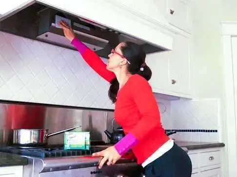 Kitchen range hood